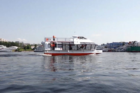 Вместимость судна без учета верхней палубы — 100 человек Вместимость судна без учета верхней палубы — 100 человек