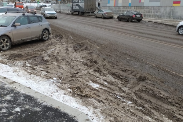 Уже второй день на дорогах Красноярска наблюдается такая картина Уже второй день на дорогах Красноярска наблюдается такая картина