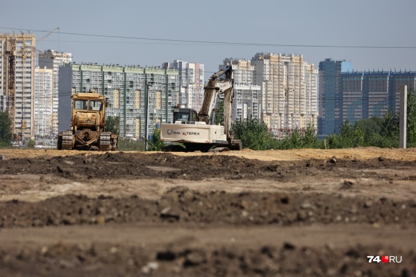 На месте арены уже появилась тяжелая техника На месте арены уже появилась тяжелая техника