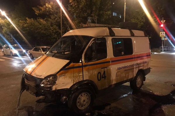 После ДТП машину спасателей снова поставили на колеса После ДТП машину спасателей снова поставили на колеса