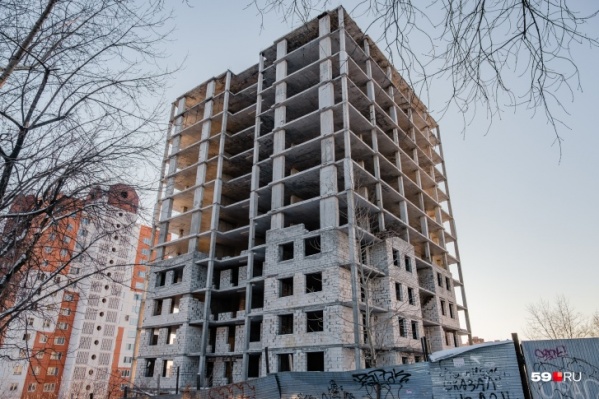 В таком виде дом стоит уже почти 10 лет В таком виде дом стоит уже почти 10 лет