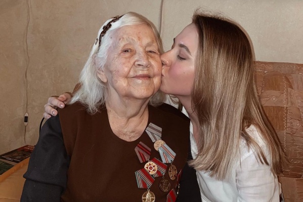 Антонина Яковлевна ушла на фронт в <nobr class="_">1944 году</nobr>. Ей было <nobr class="_">17 лет</nobr> Антонина Яковлевна ушла на фронт в <nobr class="_">1944 году</nobr>. Ей было <nobr class="_">17 лет</nobr>