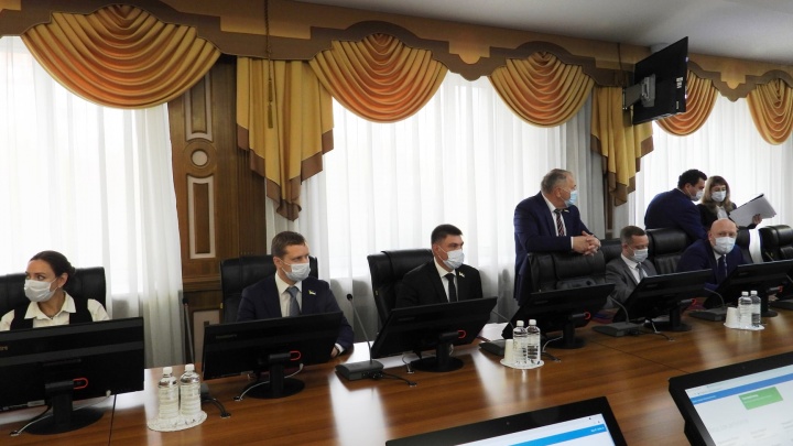В двух крупных муниципалитетах Югры прошли первые заседания дум 7-го созыва