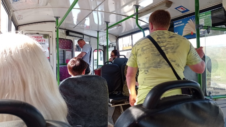 «Тыкают красными корочками»: в Ярославле активизировались контролеры в общественном транспорте