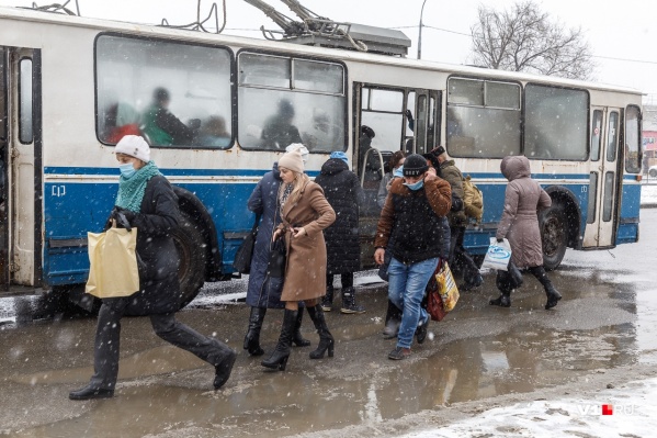 В снежно-грязном Волгограде снегопады задержатся на несколько дней В снежно-грязном Волгограде снегопады задержатся на несколько дней
