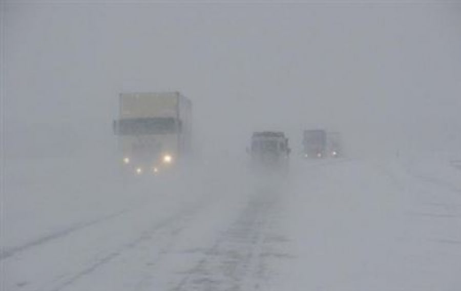 Метель обрушилась на Южный Урал еще ночью 23 февраля и в течение дня заметно усилилась. Областные трассы закрывали одну за другой Метель обрушилась на Южный Урал еще ночью 23 февраля и в течение дня заметно усилилась. Областные трассы закрывали одну за другой