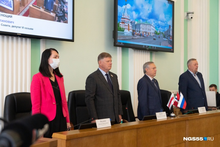 Предыдущего мэра Омска Оксану Фадину избирали в ноябре, инаугурация прошла в декабре Предыдущего мэра Омска Оксану Фадину избирали в ноябре, инаугурация прошла в декабре