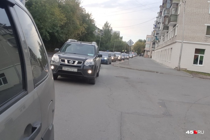 Перекрытие участка дороги по улице Пушкина осложняет дорожную обстановку
