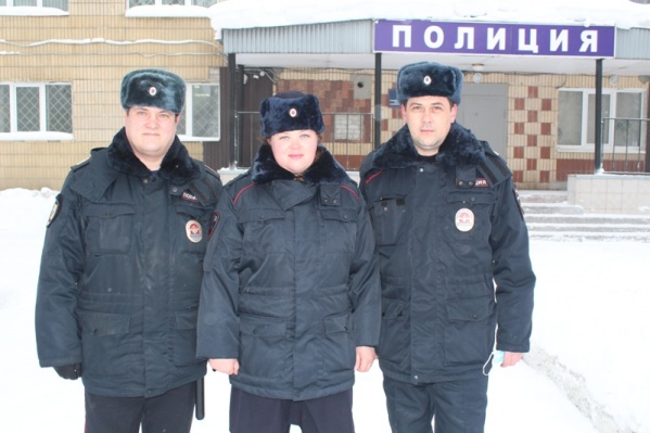 На <nobr class="_">фотографии —</nobr> отличившиеся сотрудники полиции Сергей Сергиенко, Константин Горшков и Екатерина Полякова На <nobr class="_">фотографии —</nobr> отличившиеся сотрудники полиции Сергей Сергиенко, Константин Горшков и Екатерина Полякова