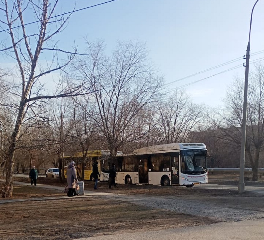 Эвакуированных жильцов поместили в автобусы Эвакуированных жильцов поместили в автобусы