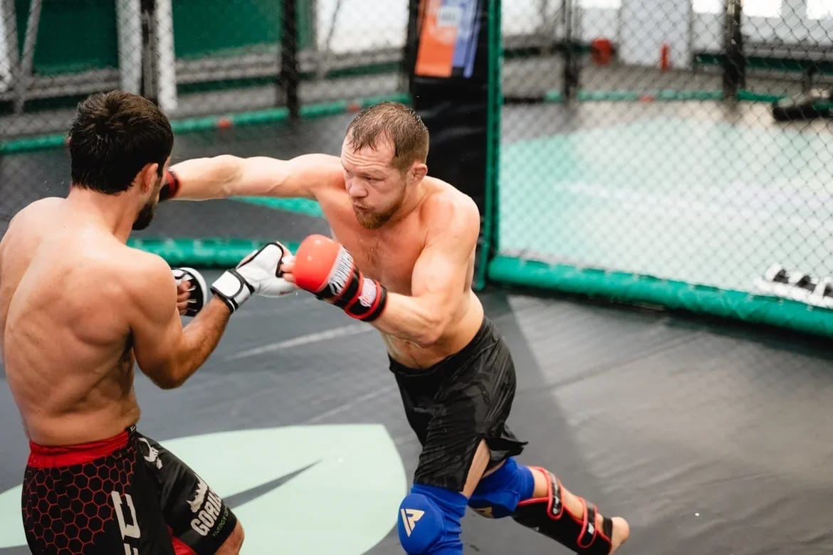 Уральский боец Петр Ян поборется за титул временного чемпиона UFC с американцем