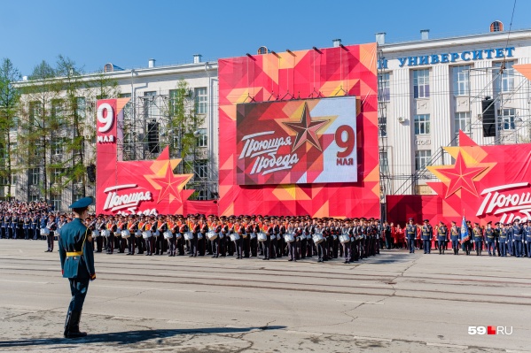 В последний раз парад Победы проходил на Октябрьской площади в 2019 году В последний раз парад Победы проходил на Октябрьской площади в 2019 году