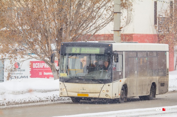 Автобус приказал долго жить прямо посреди дороги Автобус приказал долго жить прямо посреди дороги