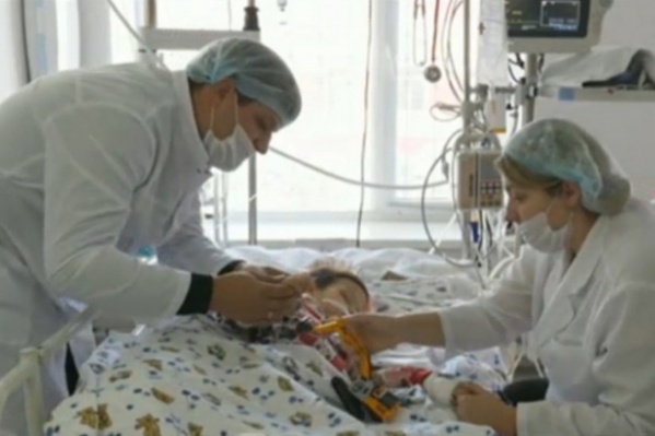 Врачи пытались спасти ребенка, но он <a href="https://72.ru/text/gorod/65558541/" target="_blank" class="io-leave-page _">скончался от развившихся осложнений</a> Врачи пытались спасти ребенка, но он <a href="https://72.ru/text/gorod/65558541/" target="_blank" class="io-leave-page _">скончался от развившихся осложнений</a>