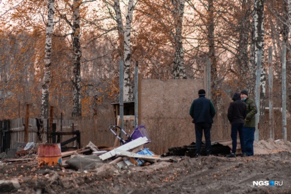 В пожаре погибло трое детей — они жили в крохотном помещении в поле за промзоной В пожаре погибло трое детей — они жили в крохотном помещении в поле за промзоной 