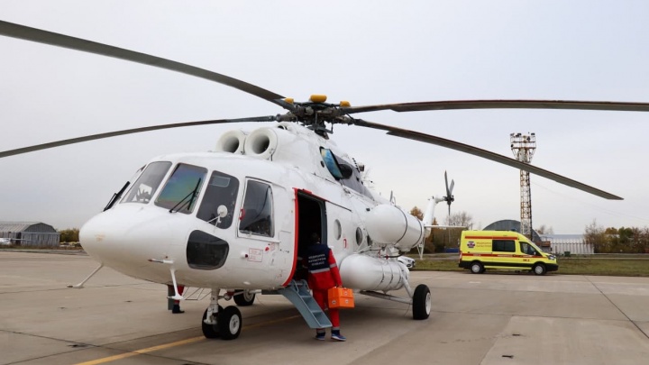 «Вместо 3 часов — 50 минут»: в Кузбассе на вертолете санавиации уже доставили первого пациента