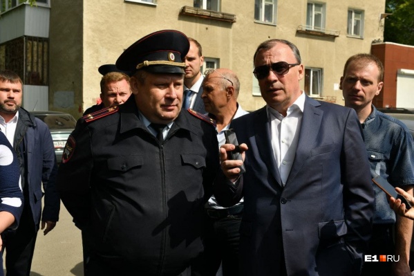 Глава ГИБДД Екатеринбурга Вадим Буйдалин поможет мэрии избавиться от ненужных оград вдоль дорог Глава ГИБДД Екатеринбурга Вадим Буйдалин поможет мэрии избавиться от ненужных оград вдоль дорог