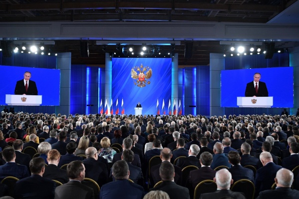 После прошлогоднего послания президента в отставку ушло всё российское правительство После прошлогоднего послания президента в отставку ушло всё российское правительство