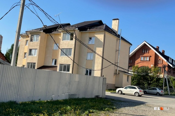 Малоэтажные дома в поселке появились несколько лет назад Малоэтажные дома в поселке появились несколько лет назад