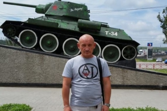 По предварительной версии, мужчина просто упал, возможно, потеряв сознание По предварительной версии, мужчина просто упал, возможно, потеряв сознание