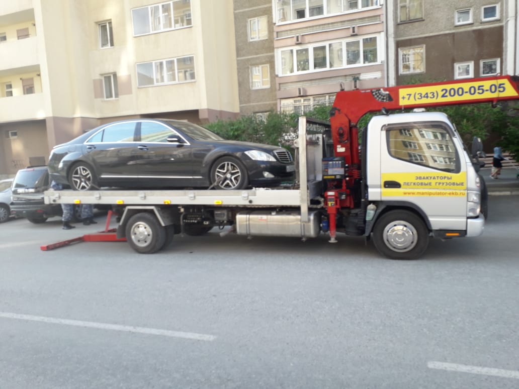 В Екатеринбурге у должника по кредитам забрали престижный Mercedes S-класса