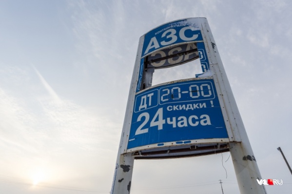 Цены на заправках пока не переписали. Не успевают, наверное? Цены на заправках пока не переписали. Не успевают, наверное?