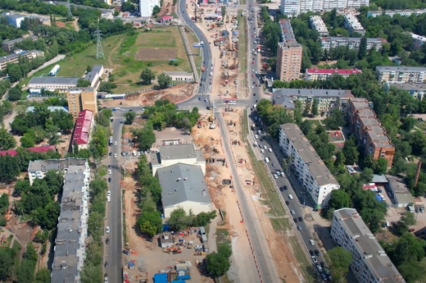 Движение на участке продолжается по дублеру Ново-Садовой Движение на участке продолжается по дублеру Ново-Садовой