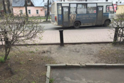 Мужчина пожаловался на сломанный забор Мужчина пожаловался на сломанный забор