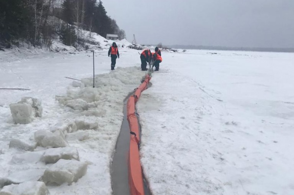 Разлив дизтоплива произошел около поселка Рыбное Разлив дизтоплива произошел около поселка Рыбное