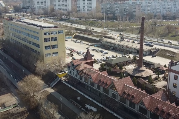 Площадка находится между второй и четвертой очередями набережной Площадка находится между второй и четвертой очередями набережной