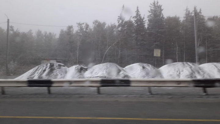 В Челябинской области на трассе М-5 выпал первый снег