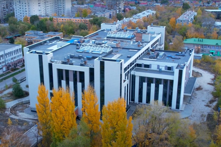 Здание несколько лет не консервируют, но и не открывают Здание несколько лет не консервируют, но и не открывают