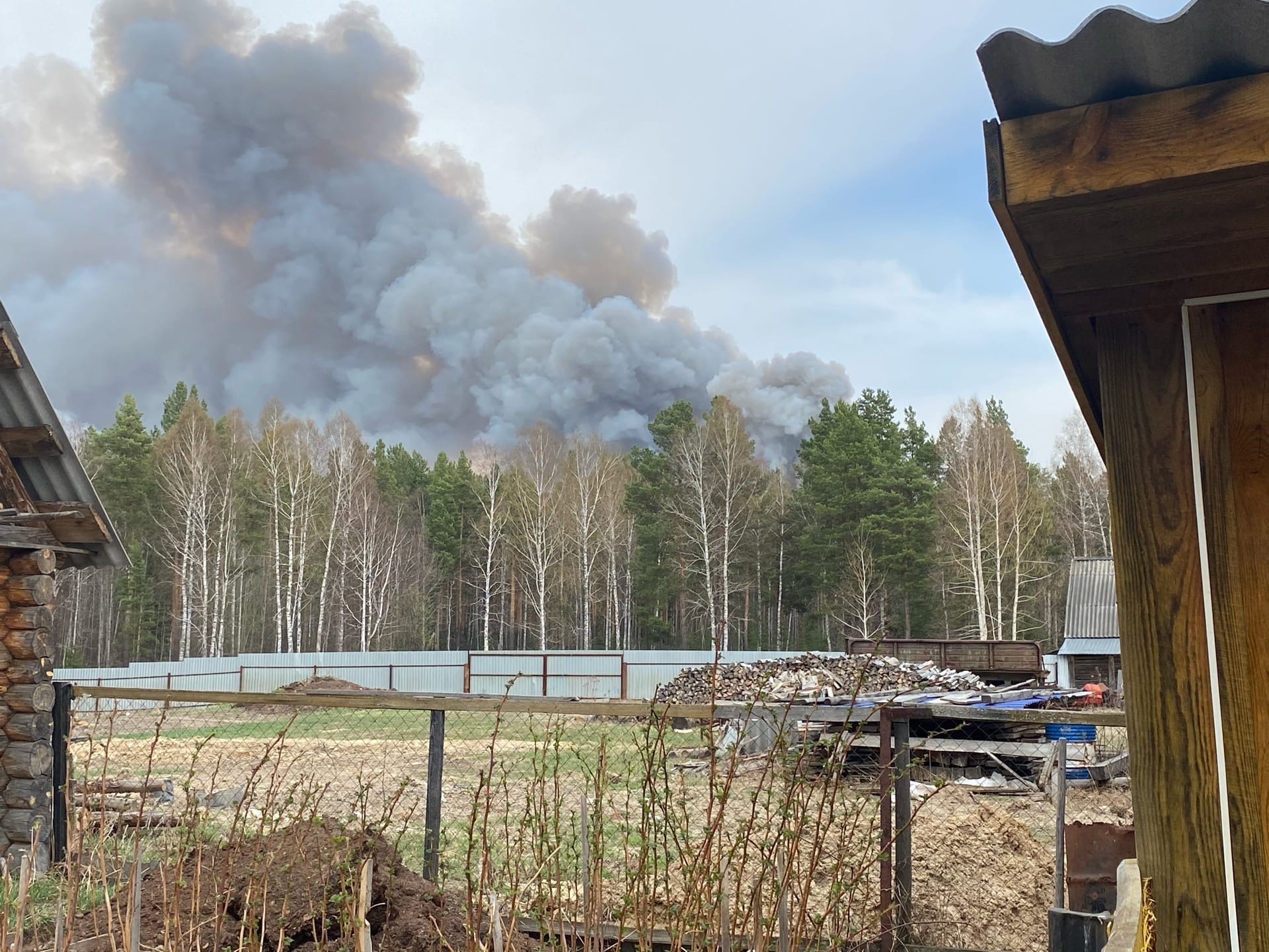В окрестностях Вагайского района сейчас возросла пожарная опасность. Сильно горит трава и лес