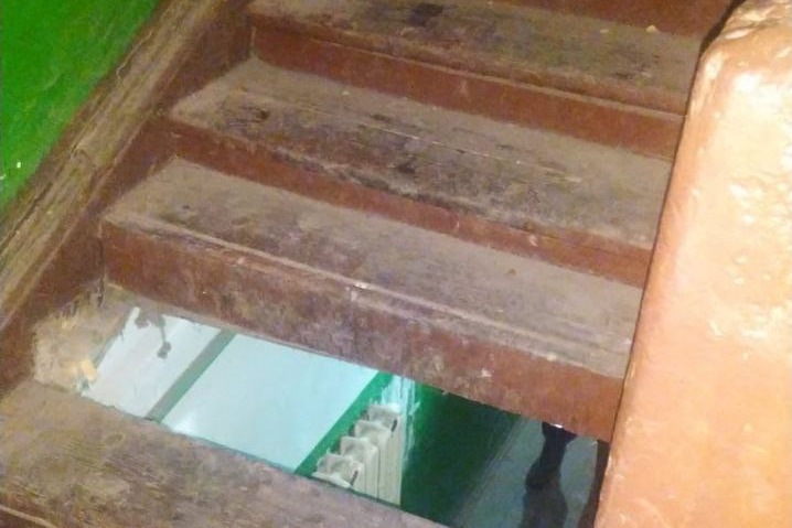 При обрушении двум людям пришлось несладко При обрушении двум людям пришлось несладко
