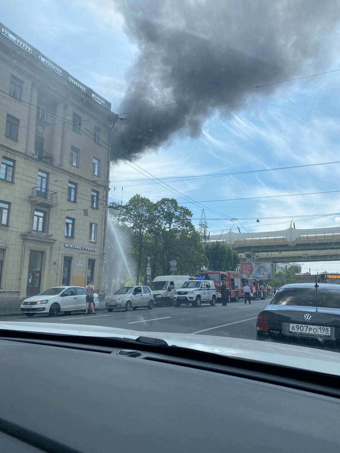 На Стачек спасали женщину с детьми. Она ждала помощи на балконе полыхающей  квартиры | 05.06.2021 | Санкт-Петербург - БезФормата