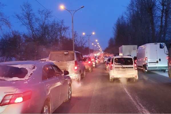 Пробка в сторону Речного вокзала начинается с Первомайского района Пробка в сторону Речного вокзала начинается с Первомайского района 