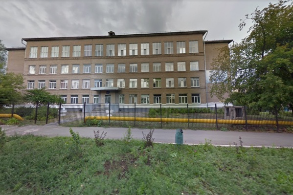 Школа расположена на улице Майской Школа расположена на улице Майской