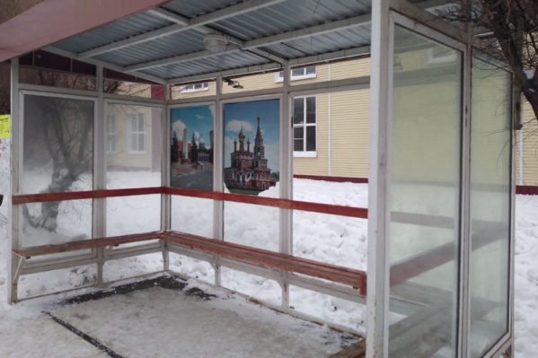 Стекло остановки возле ТРЦ «РИО» разбили в январе этого года Стекло остановки возле ТРЦ «РИО» разбили в январе этого года