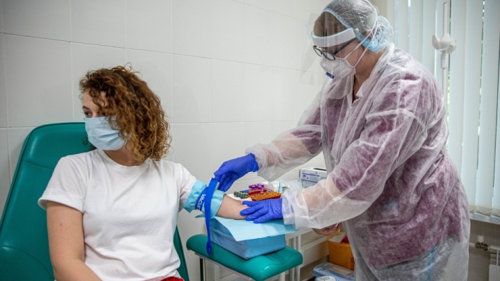 Новые антирекорды: в ХМАО за сутки выявили 215 заболевших коронавирусом, 9 человек скончались