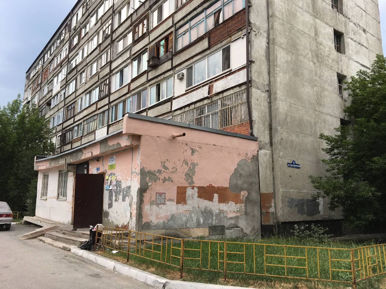 Миронова утверждает, что жила в доме на Судостроителей, 38. Спустя много лет здесь поселилась семья Муравьёвых, у которых пропала дочь Настя Миронова утверждает, что жила в доме на Судостроителей, 38. Спустя много лет здесь поселилась семья Муравьёвых, у которых пропала дочь Настя