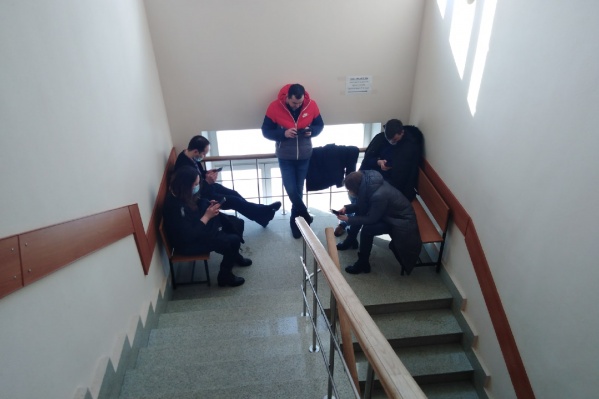 Журналисты до последнего ждали появления Алишера Моргенштерна Журналисты до последнего ждали появления Алишера Моргенштерна