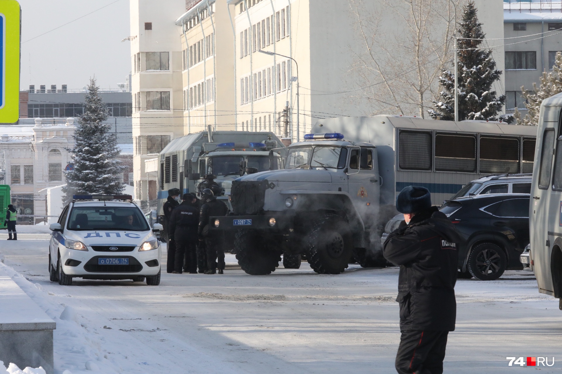 Автозаки тут тоже есть Автозаки тут тоже есть 