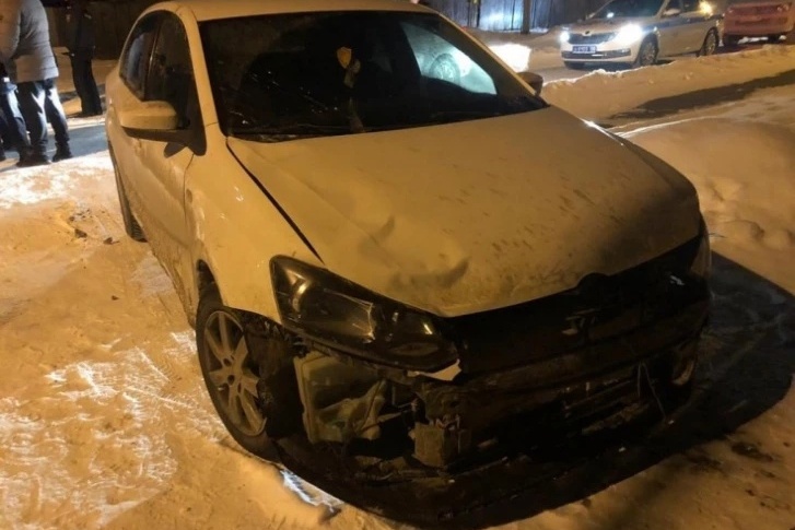 Мужчина сразу после аварии уехал, оставив девочку без помощи. Но вскоре водителя задержали Мужчина сразу после аварии уехал, оставив девочку без помощи. Но вскоре водителя задержали