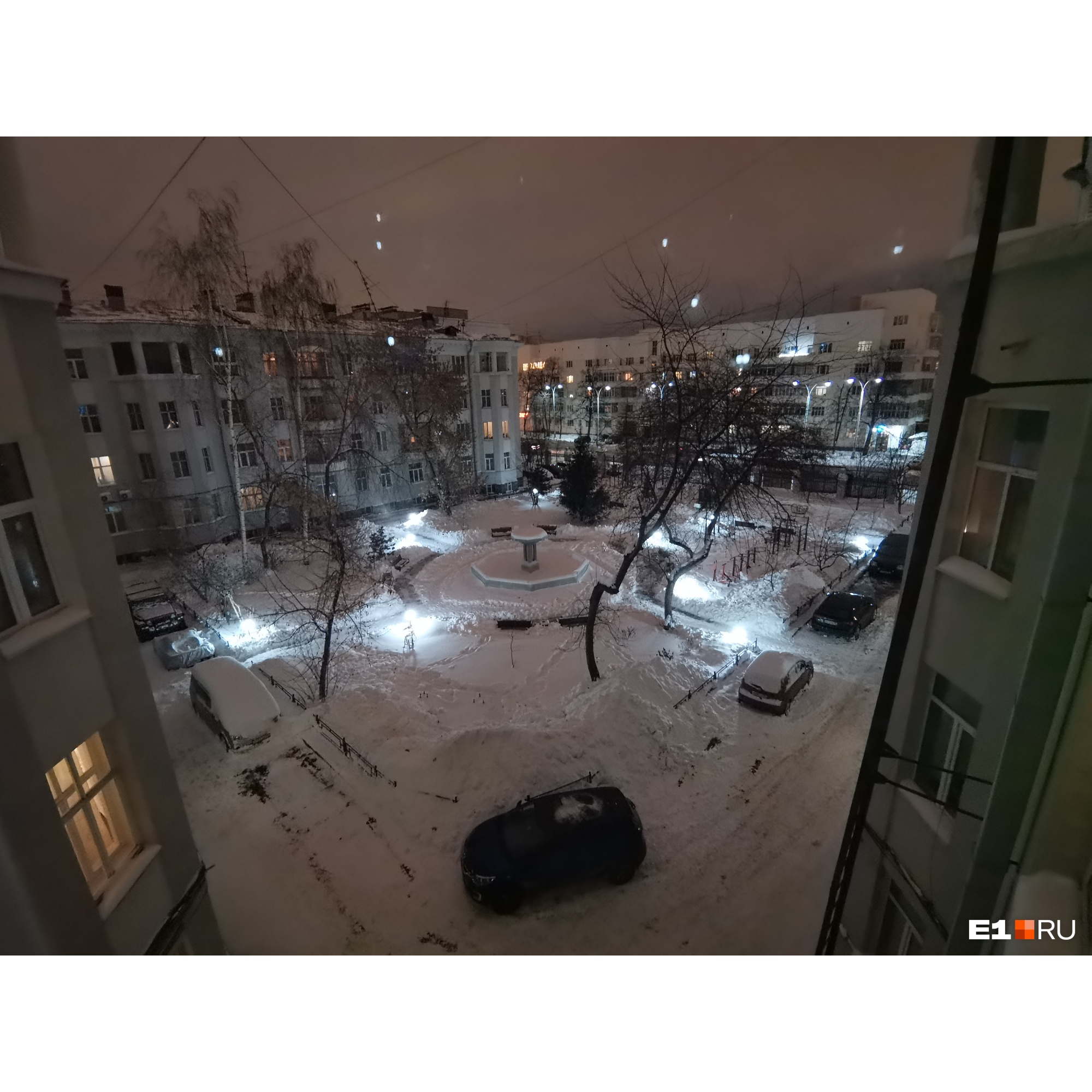 Вид из окна подъезда Вид из окна подъезда