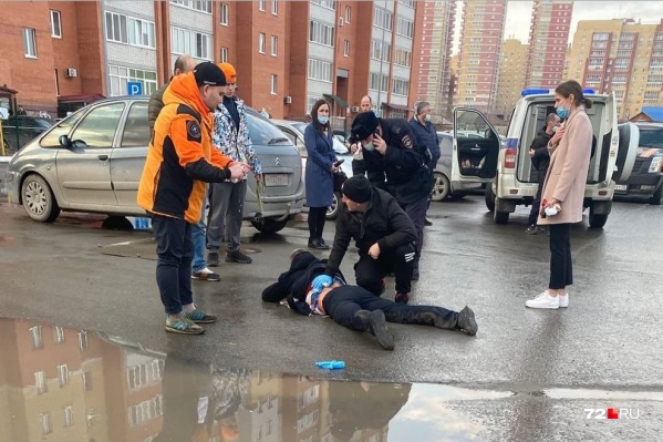 До приезда скорой с раненым были очевидцы До приезда скорой с раненым были очевидцы