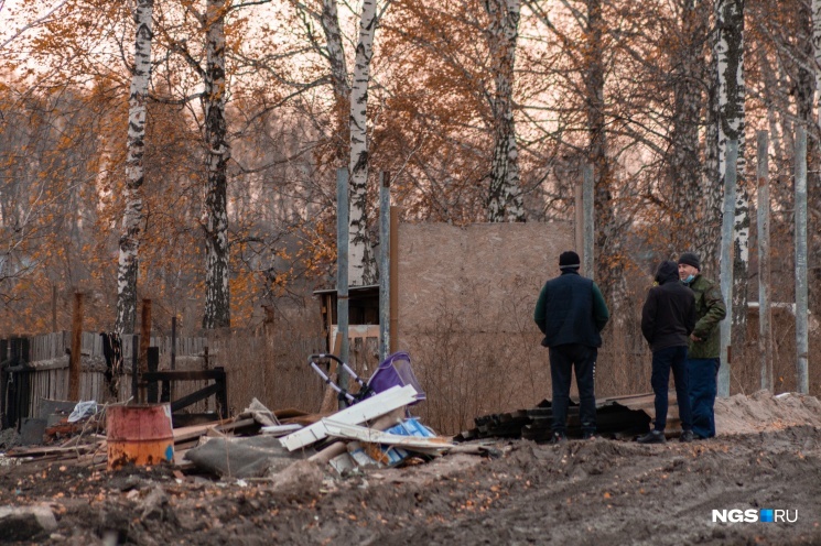 Дело о трех детях, погибших в огне: родители скрылись после пожара, но их нашли, а потом освободили в зале суда