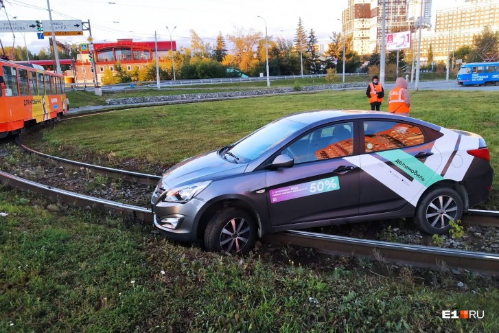 В таком виде нашли брошенный автомобиль В таком виде нашли брошенный автомобиль