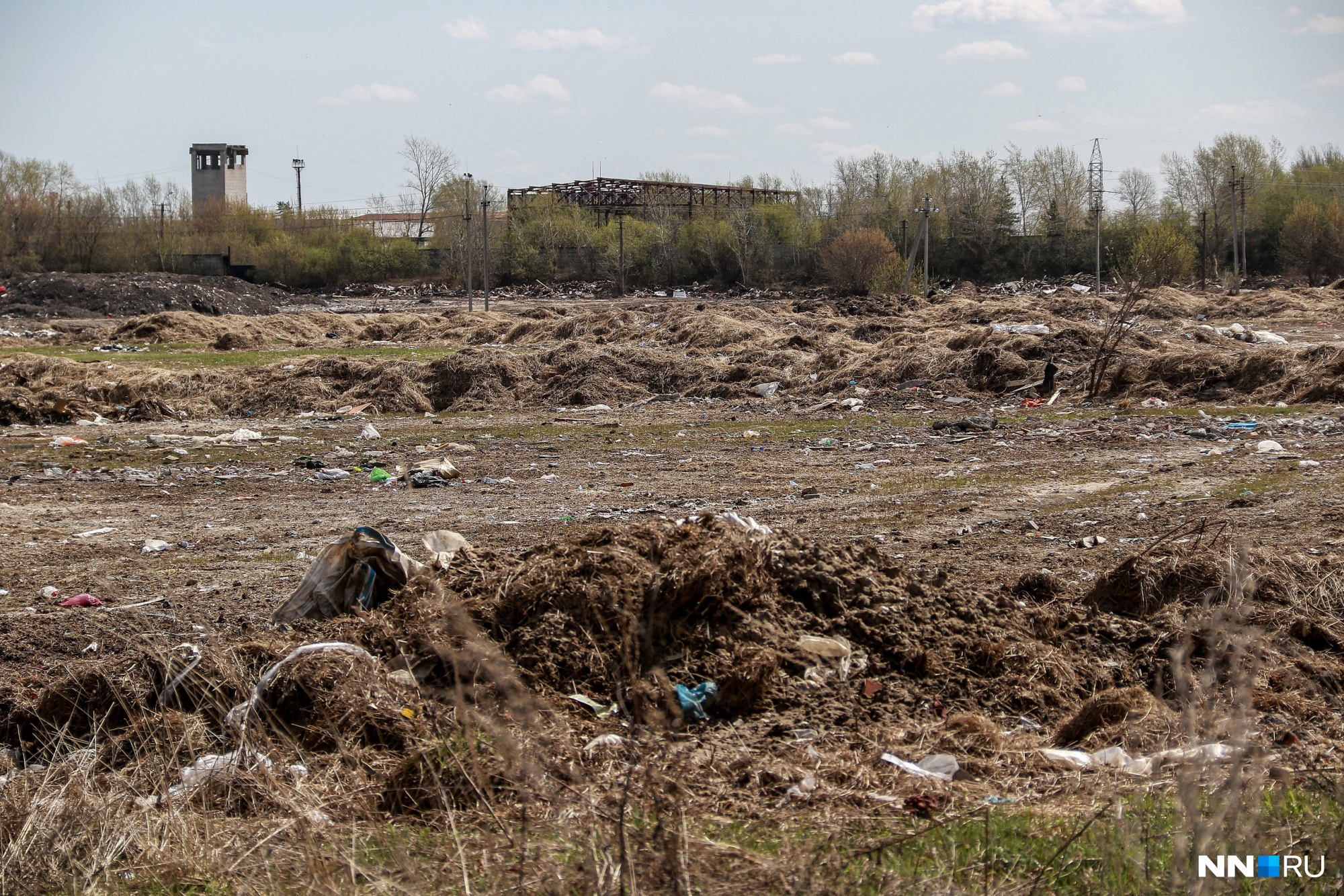 Местами Артёмовские луга напоминают мусорный полигон