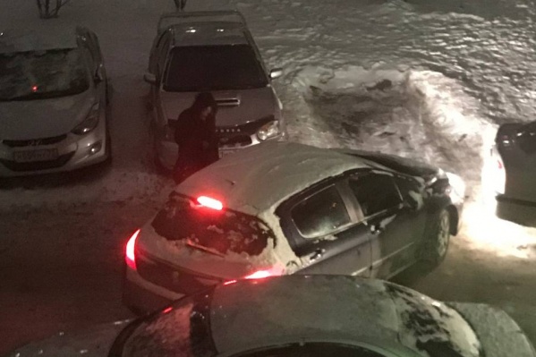 Авария произошла вечером во дворе дома по улице Широтной Авария произошла вечером во дворе дома по улице Широтной