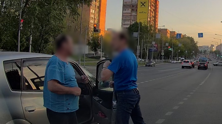 «Дорога ярости»: появилось видео драки водителей на Ново-Садовой